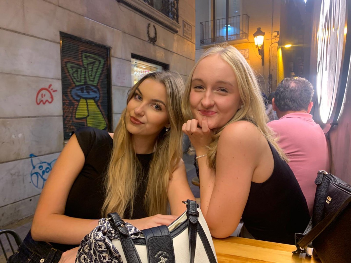 Ametiszt au pair programja Spanyolországban_barátokkal város felfedezése